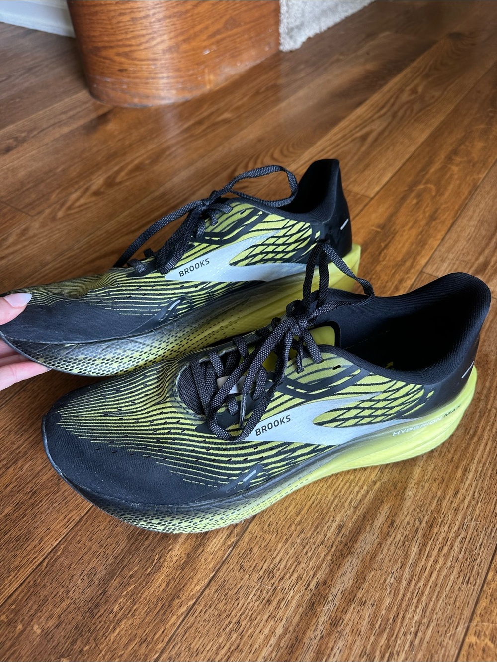 Brooks Men's hyperion max sneakers